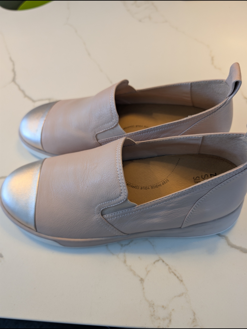 Ziera Slip-On Leather Sneakers in Light Pink with Gold Toe